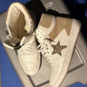 Women’s size 11 Vintage Havana high-top sneaker